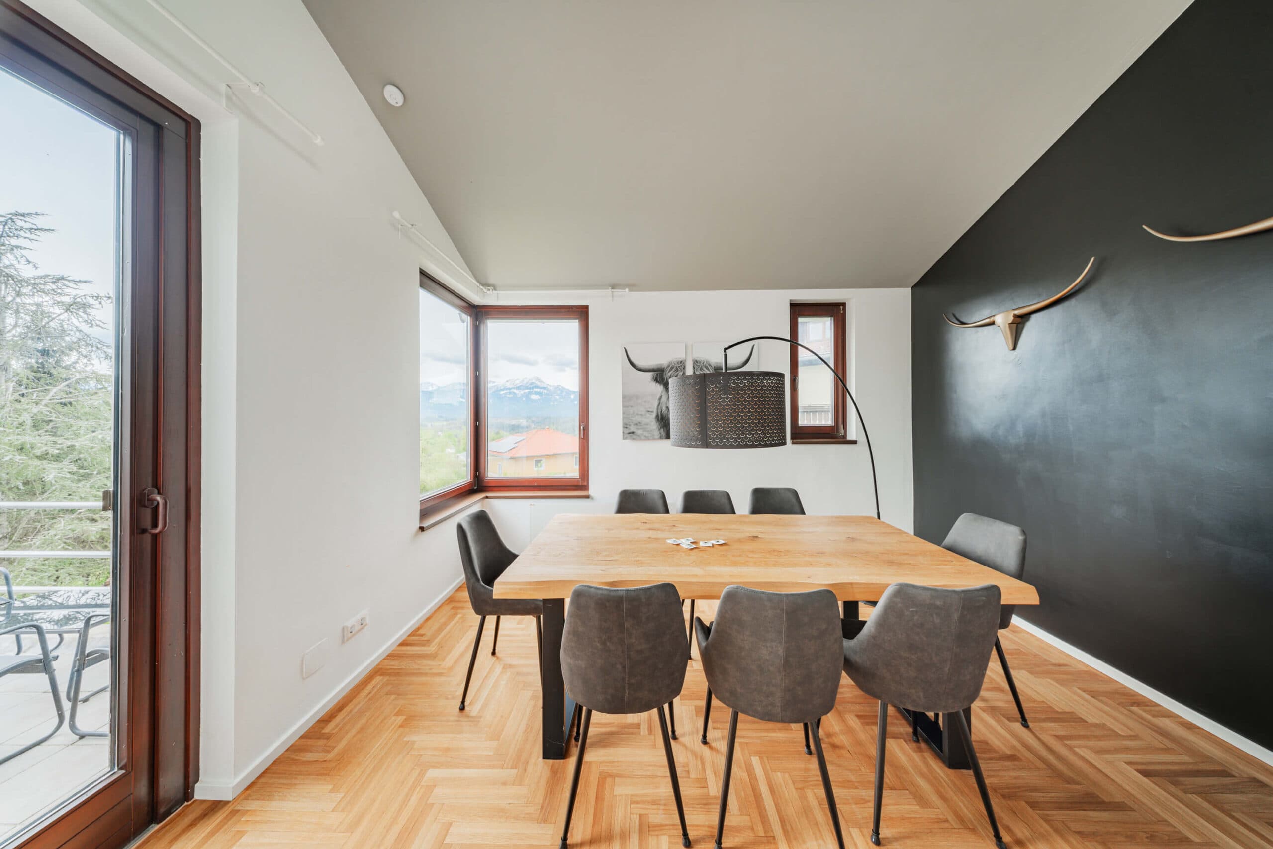 Moderne Villa mit Panoramablick aus dem hostmyplace Portfolio